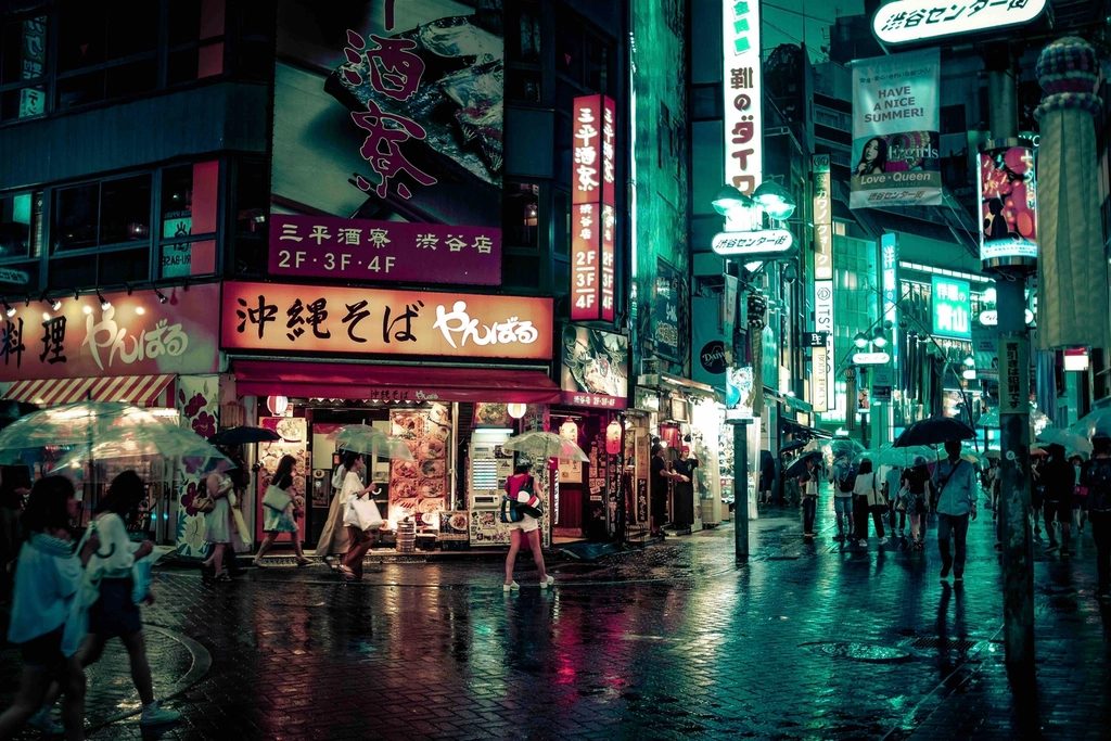 フードデリバリー需要が広がる日本の都市の夜景